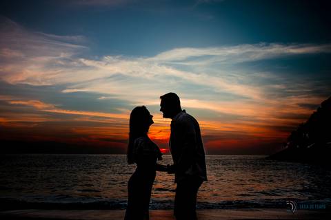 Nascer do sol, ensaio pré casamento na praia, praia do guarujá ensaio, ensaio no guarujá, ensaio pé na areia, casamento na praia, casando no por do sol, fotos no nascer do sol, pré casamento no guaruja, pre casamento pé na areaia'