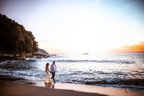 Nascer do sol, ensaio pré casamento na praia, praia do guarujá ensaio, ensaio no guarujá, ensaio pé na areia, casamento na praia, casando no por do sol, fotos no nascer do sol, pré casamento no guaruja, pre casamento pé na areaia'