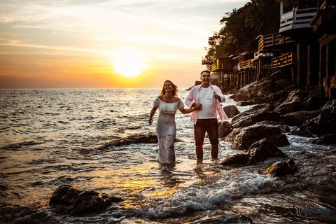 Nascer do sol, ensaio pré casamento na praia, praia do guarujá ensaio, ensaio no guarujá, ensaio pé na areia, casamento na praia, casando no por do sol, fotos no nascer do sol, pré casamento no guaruja, pre casamento pé na areaia'