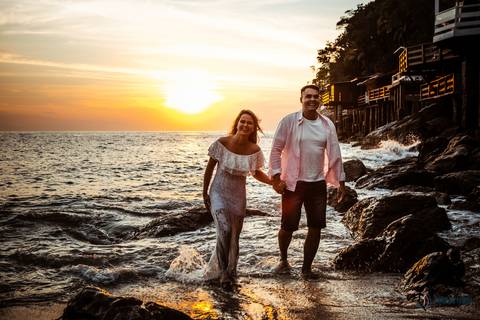 Nascer do sol, ensaio pré casamento na praia, praia do guarujá ensaio, ensaio no guarujá, ensaio pé na areia, casamento na praia, casando no por do sol, fotos no nascer do sol, pré casamento no guaruja, pre casamento pé na areaia'
