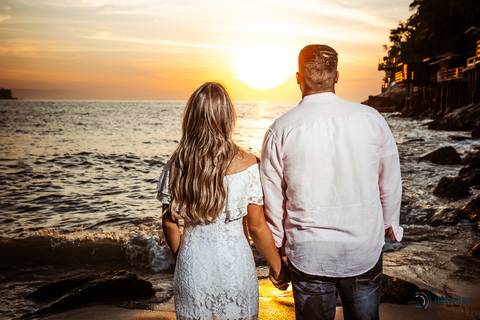 Nascer do sol, ensaio pré casamento na praia, praia do guarujá ensaio, ensaio no guarujá, ensaio pé na areia, casamento na praia, casando no por do sol, fotos no nascer do sol, pré casamento no guaruja, pre casamento pé na areaia'