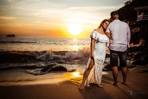 Nascer do sol, ensaio pré casamento na praia, praia do guarujá ensaio, ensaio no guarujá, ensaio pé na areia, casamento na praia, casando no por do sol, fotos no nascer do sol, pré casamento no guaruja, pre casamento pé na areaia'