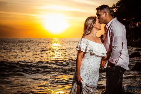 Nascer do sol, ensaio pré casamento na praia, praia do guarujá ensaio, ensaio no guarujá, ensaio pé na areia, casamento na praia, casando no por do sol, fotos no nascer do sol, pré casamento no guaruja, pre casamento pé na areaia'