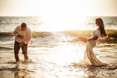 Nascer do sol, ensaio pré casamento na praia, praia do guarujá ensaio, ensaio no guarujá, ensaio pé na areia, casamento na praia, casando no por do sol, fotos no nascer do sol, pré casamento no guaruja, pre casamento pé na areaia'