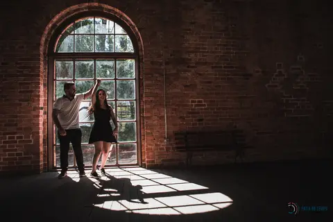 pre casamento paranapiacaba, ensaio em paranapiacaba, paranapiacaba, ensaio de casal, ensaio na estação de trem, pre casamento na estação de trem, pré casamento rustico, pré casamento industrial, casal em paranapiacaba'