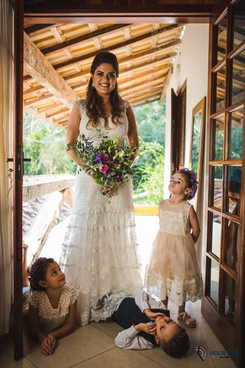 restaurante senzala, vestido de noiva, casamento de dia, casamento ao ar livre, casamento no campo, casamento rustico, senzala eventos, casamento em salesopolis, vestido de renda, dia da noiva, noiva, maquiagem de noiva, penteado de noiva, madrinhas'