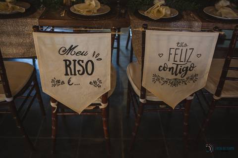 restaurante senzala, vestido de noiva, casamento de dia, casamento ao ar livre, casamento no campo, casamento rustico, senzala eventos, casamento em salesopolis, vestido de renda, decoração roxa,  madrinhas de roxo, decoração lampadas penduradas'
