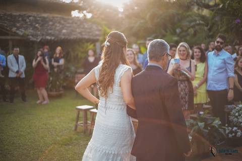 restaurante senzala, vestido de noiva, casamento de dia, casamento ao ar livre, casamento no campo, casamento rustico, senzala eventos, casamento em salesopolis, vestido de renda, decoração roxa,  madrinhas de roxo, decoração lampadas penduradas'