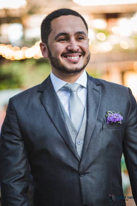 restaurante senzala, vestido de noiva, casamento de dia, casamento ao ar livre, casamento no campo, casamento rustico, senzala eventos, casamento em salesopolis, vestido de renda, decoração roxa,  madrinhas de roxo, decoração lampadas penduradas'