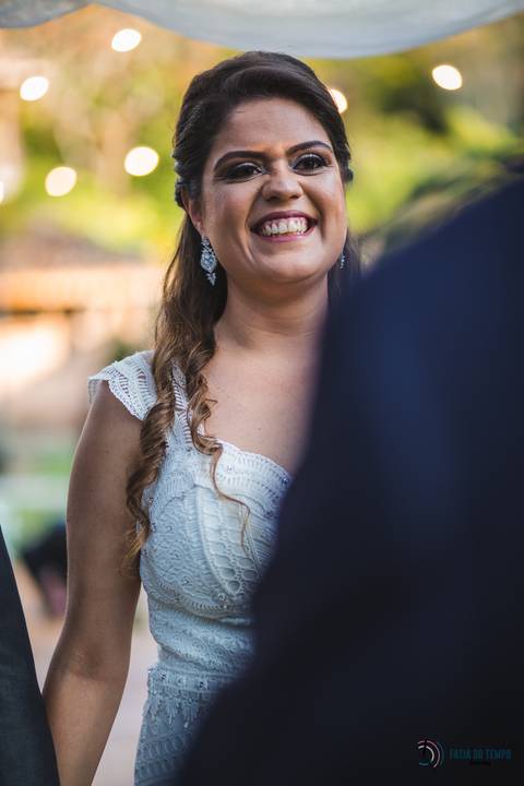 restaurante senzala, vestido de noiva, casamento de dia, casamento ao ar livre, casamento no campo, casamento rustico, senzala eventos, casamento em salesopolis, vestido de renda, decoração roxa,  madrinhas de roxo, decoração lampadas penduradas'