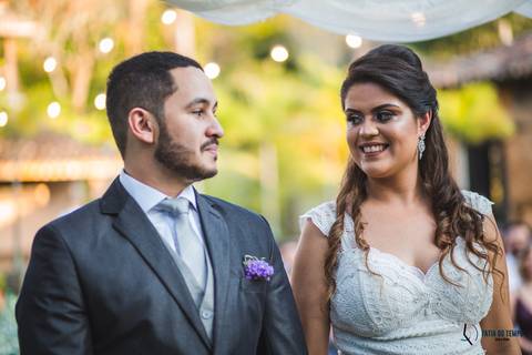 restaurante senzala, vestido de noiva, casamento de dia, casamento ao ar livre, casamento no campo, casamento rustico, senzala eventos, casamento em salesopolis, vestido de renda, decoração roxa,  madrinhas de roxo, decoração lampadas penduradas'