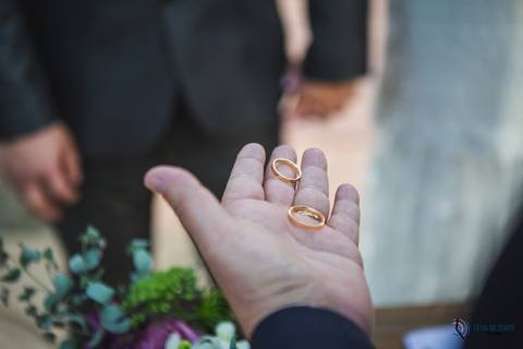 restaurante senzala, vestido de noiva, casamento de dia, casamento ao ar livre, casamento no campo, casamento rustico, senzala eventos, casamento em salesopolis, vestido de renda, decoração roxa,  madrinhas de roxo, decoração lampadas penduradas'