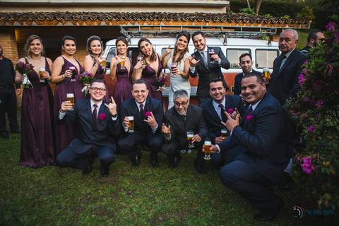 restaurante senzala, vestido de noiva, casamento de dia, casamento ao ar livre, casamento no campo, casamento rustico, senzala eventos, casamento em salesopolis, vestido de renda, decoração roxa,  madrinhas de roxo, decoração lampadas penduradas'