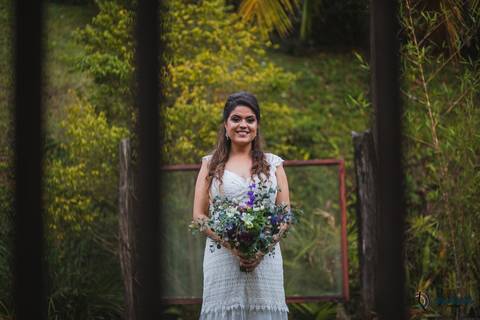 restaurante senzala, vestido de noiva, casamento de dia, casamento ao ar livre, casamento no campo, casamento rustico, senzala eventos, casamento em salesopolis, vestido de renda, decoração roxa,  madrinhas de roxo, decoração lampadas penduradas'