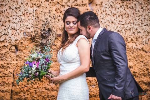 restaurante senzala, vestido de noiva, casamento de dia, casamento ao ar livre, casamento no campo, casamento rustico, senzala eventos, casamento em salesopolis, vestido de renda, decoração roxa,  madrinhas de roxo, decoração lampadas penduradas'