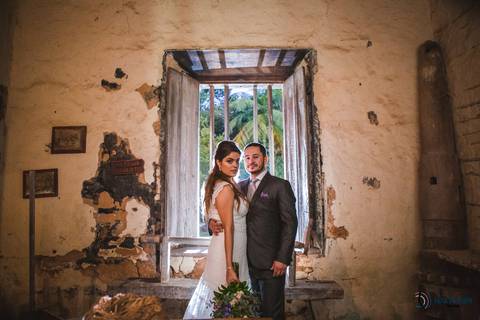 restaurante senzala, vestido de noiva, casamento de dia, casamento ao ar livre, casamento no campo, casamento rustico, senzala eventos, casamento em salesopolis, vestido de renda, decoração roxa,  madrinhas de roxo, decoração lampadas penduradas'