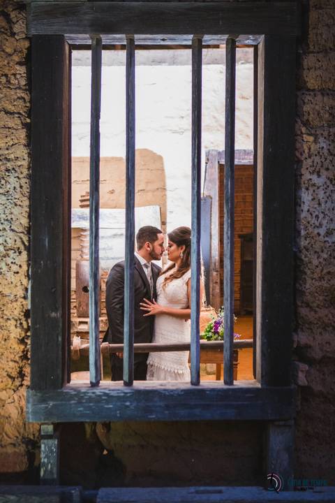 restaurante senzala, vestido de noiva, casamento de dia, casamento ao ar livre, casamento no campo, casamento rustico, senzala eventos, casamento em salesopolis, vestido de renda, decoração roxa,  madrinhas de roxo, decoração lampadas penduradas'