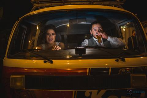 restaurante senzala, vestido de noiva, casamento de dia, casamento ao ar livre, casamento no campo, casamento rustico, senzala eventos, casamento em salesopolis, vestido de renda, decoração roxa,  madrinhas de roxo, decoração lampadas penduradas'