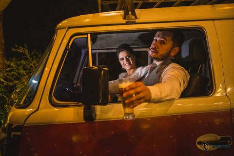 restaurante senzala, vestido de noiva, casamento de dia, casamento ao ar livre, casamento no campo, casamento rustico, senzala eventos, casamento em salesopolis, vestido de renda, decoração roxa,  madrinhas de roxo, decoração lampadas penduradas'