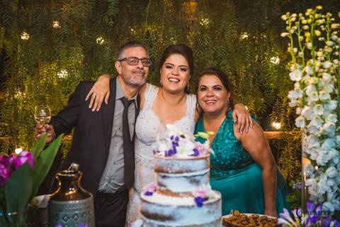 restaurante senzala, vestido de noiva, casamento de dia, casamento ao ar livre, casamento no campo, casamento rustico, senzala eventos, casamento em salesopolis, vestido de renda, decoração roxa,  madrinhas de roxo, decoração lampadas penduradas'