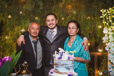 restaurante senzala, vestido de noiva, casamento de dia, casamento ao ar livre, casamento no campo, casamento rustico, senzala eventos, casamento em salesopolis, vestido de renda, decoração roxa,  madrinhas de roxo, decoração lampadas penduradas'