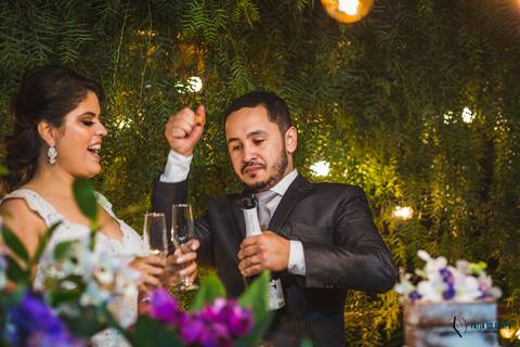 restaurante senzala, vestido de noiva, casamento de dia, casamento ao ar livre, casamento no campo, casamento rustico, senzala eventos, casamento em salesopolis, vestido de renda, decoração roxa,  madrinhas de roxo, decoração lampadas penduradas'
