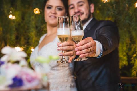 restaurante senzala, vestido de noiva, casamento de dia, casamento ao ar livre, casamento no campo, casamento rustico, senzala eventos, casamento em salesopolis, vestido de renda, decoração roxa,  madrinhas de roxo, decoração lampadas penduradas'