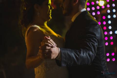 restaurante senzala, vestido de noiva, casamento de dia, casamento ao ar livre, casamento no campo, casamento rustico, senzala eventos, casamento em salesopolis, vestido de renda, decoração roxa,  madrinhas de roxo, decoração lampadas penduradas'