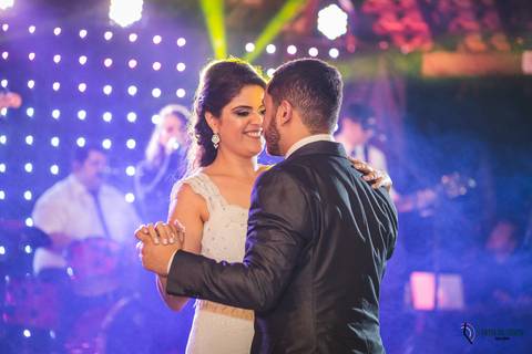 restaurante senzala, vestido de noiva, casamento de dia, casamento ao ar livre, casamento no campo, casamento rustico, senzala eventos, casamento em salesopolis, vestido de renda, decoração roxa,  madrinhas de roxo, decoração lampadas penduradas'