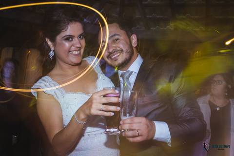restaurante senzala, vestido de noiva, casamento de dia, casamento ao ar livre, casamento no campo, casamento rustico, senzala eventos, casamento em salesopolis, vestido de renda, decoração roxa,  madrinhas de roxo, decoração lampadas penduradas'