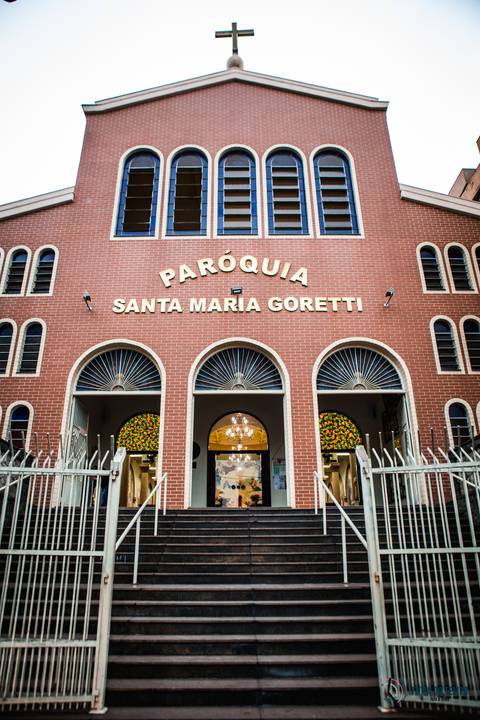 espaço favoritto, buffet favoritto, noivo de azul, casamento na igreja, mini wedding, noiva baixinha, vestido de noiva, vestido de noiva sereia, buque da noiva, fotografia artistica de casamento, igreja santa maria goretti, buque roxo, festa de casamento'