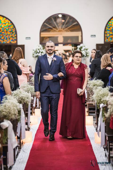 espaço favoritto, buffet favoritto, noivo de azul, casamento na igreja, mini wedding, noiva baixinha, vestido de noiva, vestido de noiva sereia, buque da noiva, fotografia artistica de casamento, igreja santa maria goretti, buque roxo, festa de casamento'