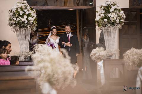 espaço favoritto, buffet favoritto, noivo de azul, casamento na igreja, mini wedding, noiva baixinha, vestido de noiva, vestido de noiva sereia, buque da noiva, fotografia artistica de casamento, igreja santa maria goretti, buque roxo, festa de casamento'