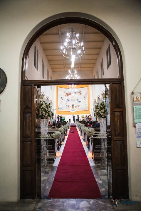 espaço favoritto, buffet favoritto, noivo de azul, casamento na igreja, mini wedding, noiva baixinha, vestido de noiva, vestido de noiva sereia, buque da noiva, fotografia artistica de casamento, igreja santa maria goretti, buque roxo, festa de casamento'
