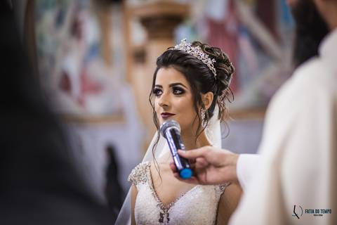 espaço favoritto, buffet favoritto, noivo de azul, casamento na igreja, mini wedding, noiva baixinha, vestido de noiva, vestido de noiva sereia, buque da noiva, fotografia artistica de casamento, igreja santa maria goretti, buque roxo, festa de casamento'