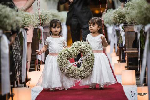 espaço favoritto, buffet favoritto, noivo de azul, casamento na igreja, mini wedding, noiva baixinha, vestido de noiva, vestido de noiva sereia, buque da noiva, fotografia artistica de casamento, igreja santa maria goretti, buque roxo, festa de casamento'