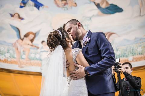 espaço favoritto, buffet favoritto, noivo de azul, casamento na igreja, mini wedding, noiva baixinha, vestido de noiva, vestido de noiva sereia, buque da noiva, fotografia artistica de casamento, igreja santa maria goretti, buque roxo, festa de casamento'