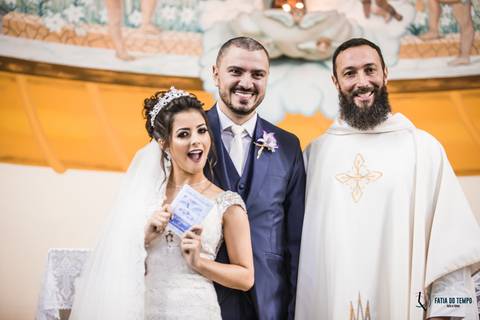 espaço favoritto, buffet favoritto, noivo de azul, casamento na igreja, mini wedding, noiva baixinha, vestido de noiva, vestido de noiva sereia, buque da noiva, fotografia artistica de casamento, igreja santa maria goretti, buque roxo, festa de casamento'