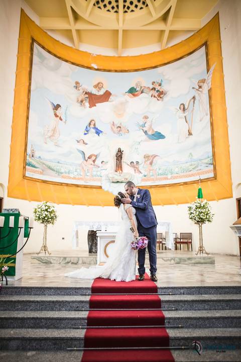 espaço favoritto, buffet favoritto, noivo de azul, casamento na igreja, mini wedding, noiva baixinha, vestido de noiva, vestido de noiva sereia, buque da noiva, fotografia artistica de casamento, igreja santa maria goretti, buque roxo, festa de casamento'
