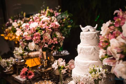 espaço favoritto, buffet favoritto, noivo de azul, casamento na igreja, mini wedding, noiva baixinha, vestido de noiva, vestido de noiva sereia, buque da noiva, fotografia artistica de casamento, igreja santa maria goretti, buque roxo, festa de casamento'
