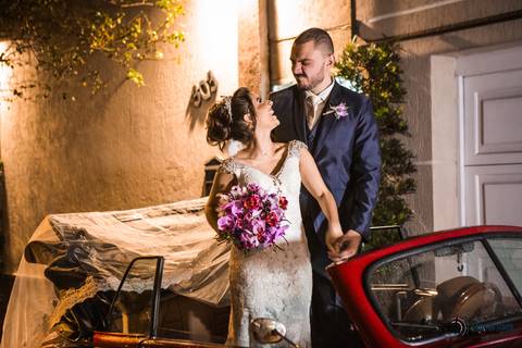 espaço favoritto, buffet favoritto, noivo de azul, casamento na igreja, mini wedding, noiva baixinha, vestido de noiva, vestido de noiva sereia, buque da noiva, fotografia artistica de casamento, igreja santa maria goretti, buque roxo, festa de casamento'