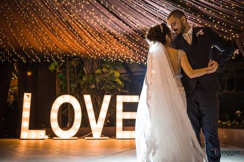 espaço favoritto, buffet favoritto, noivo de azul, casamento na igreja, mini wedding, noiva baixinha, vestido de noiva, vestido de noiva sereia, buque da noiva, fotografia artistica de casamento, igreja santa maria goretti, buque roxo, festa de casamento'