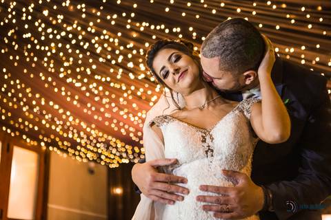 espaço favoritto, buffet favoritto, noivo de azul, casamento na igreja, mini wedding, noiva baixinha, vestido de noiva, vestido de noiva sereia, buque da noiva, fotografia artistica de casamento, igreja santa maria goretti, buque roxo, festa de casamento'