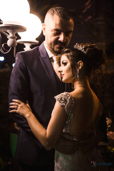 espaço favoritto, buffet favoritto, noivo de azul, casamento na igreja, mini wedding, noiva baixinha, vestido de noiva, vestido de noiva sereia, buque da noiva, fotografia artistica de casamento, igreja santa maria goretti, buque roxo, festa de casamento'