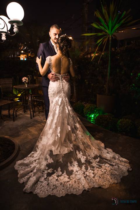 espaço favoritto, buffet favoritto, noivo de azul, casamento na igreja, mini wedding, noiva baixinha, vestido de noiva, vestido de noiva sereia, buque da noiva, fotografia artistica de casamento, igreja santa maria goretti, buque roxo, festa de casamento'