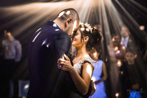 espaço favoritto, buffet favoritto, noivo de azul, casamento na igreja, mini wedding, noiva baixinha, vestido de noiva, vestido de noiva sereia, buque da noiva, fotografia artistica de casamento, igreja santa maria goretti, buque roxo, festa de casamento'