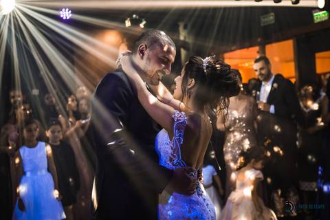 espaço favoritto, buffet favoritto, noivo de azul, casamento na igreja, mini wedding, noiva baixinha, vestido de noiva, vestido de noiva sereia, buque da noiva, fotografia artistica de casamento, igreja santa maria goretti, buque roxo, festa de casamento'