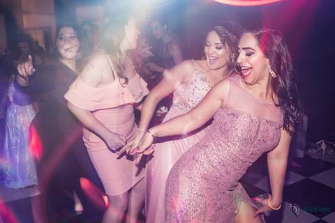 espaço favoritto, buffet favoritto, noivo de azul, casamento na igreja, mini wedding, noiva baixinha, vestido de noiva, vestido de noiva sereia, buque da noiva, fotografia artistica de casamento, igreja santa maria goretti, buque roxo, festa de casamento'