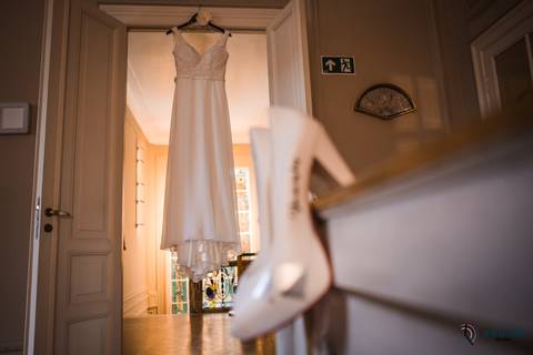 Casa Don'Anna, casamento no casarao, casamento em casa antiga, casamento minimalista, buque de girassol, assessora sol, flavia chicarelli, decoração de casamento, noivos good vibes, casa dona ana, vitral em casamento'