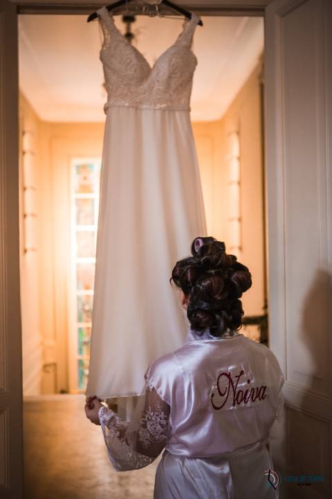 Casa Don'Anna, casamento no casarao, casamento em casa antiga, casamento minimalista, buque de girassol, assessora sol, flavia chicarelli, decoração de casamento, noivos good vibes, casa dona ana, vitral em casamento'